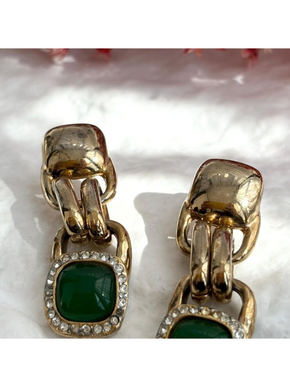Geometric Green Stone 80's Gold Toned Vintage Post Back Costume Jewelry Earrings - Picture 3 of 11